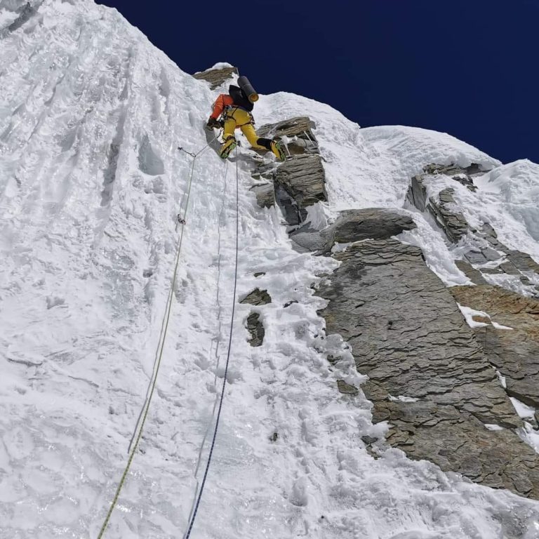 Украинцы первыми покорили 7-километровую вершину в Гималаях (ФОТО)