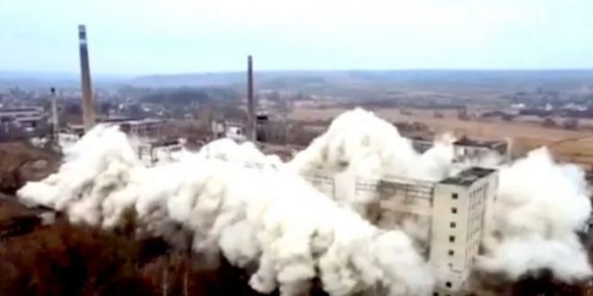 Подорвали 100-летний завод под Харьковом: зрелищное видео