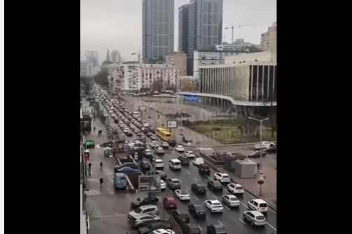 В центре Киева увидели грандиозную тянучку (ВИДЕО)