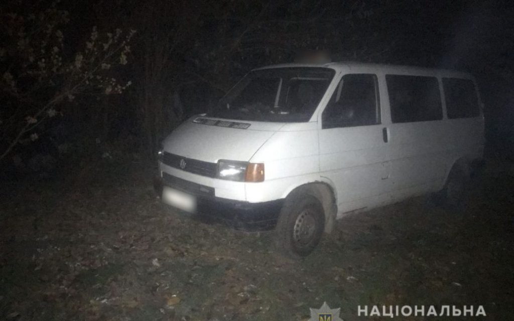 Таксист в Черновцах вонзил в живот пассажиру отвертку (ФОТО)