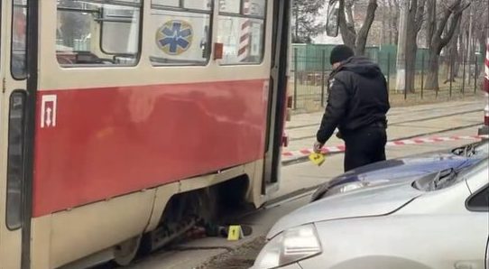 В Киеве на Куреневке женщину насмерть переехал трамвай (ФОТО, ВИДЕО)