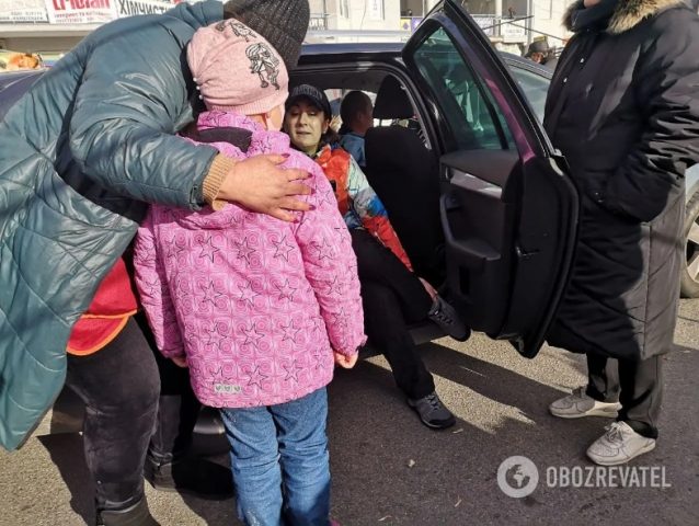 В Киеве на Троещине водитель Skoda наехал на мать с ребенком (ФОТО)
