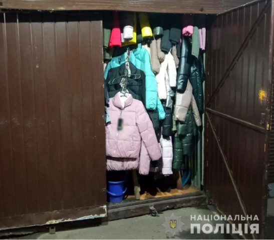 В Киеве задержали вора с женской курткой в руках (ФОТО)