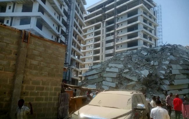 В Нигерии рухнуло 21-этажное здание, под завалами находятся люди (ФОТО)