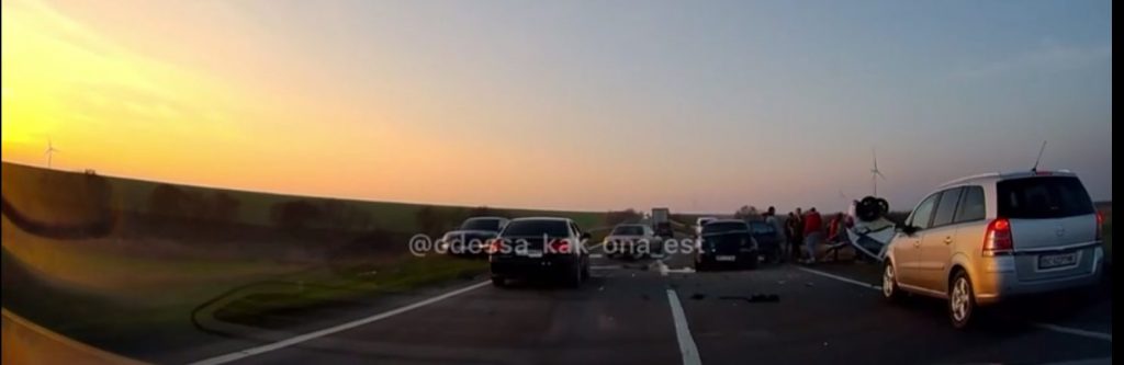 В Одесской области авто полиции столкнулось с Mitsubishi: есть пострадавшие (ФОТО)