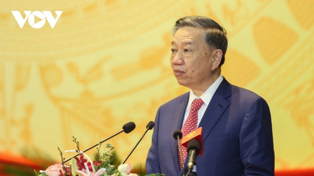 Вьетнамского министра раскритиковали за поедание «золотого стейка» (ВИДЕО)