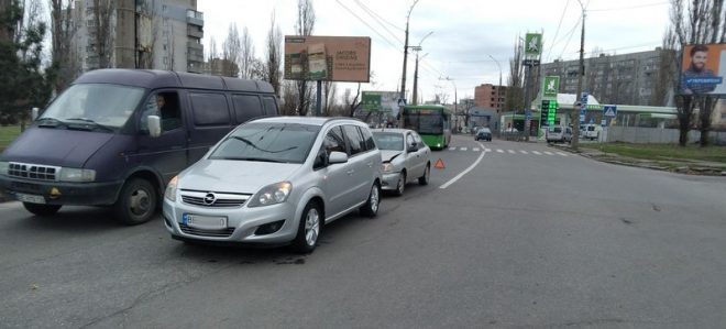 ДТП на перекрестке: В Николаеве столкнулись Lanos и Opel (ФОТО)
