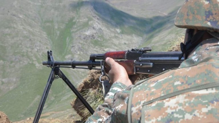 Армения и Азербайджан возобновили бои на границе
