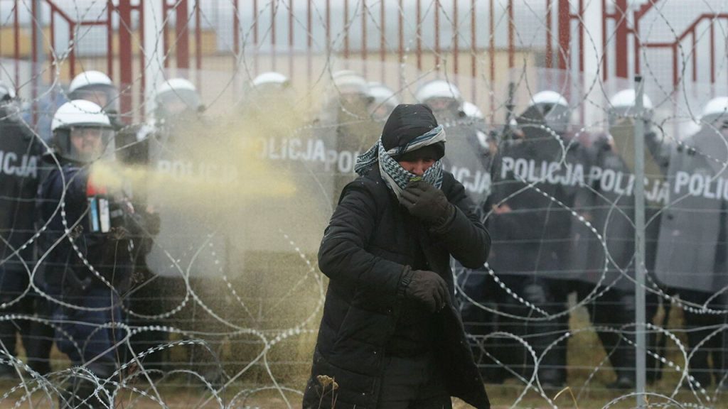 В Беларуси заявили об использовании взрыв-пакетов польскими пограничниками против мигрантов