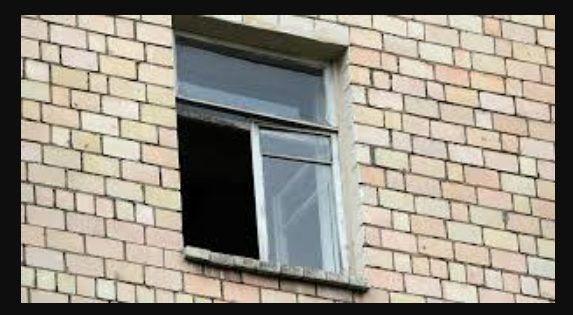 Житель Запорожья погиб, упав с 7 этажа