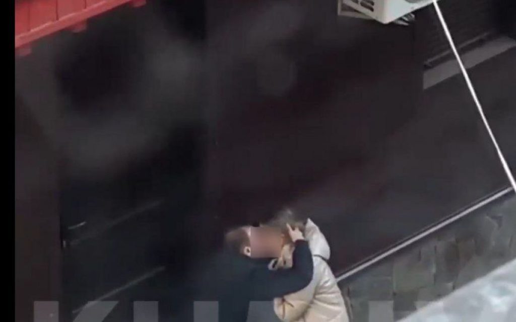 Мужчина и женщина в Хмельницком занимались сексом на улице (ФОТО, ВИДЕО)