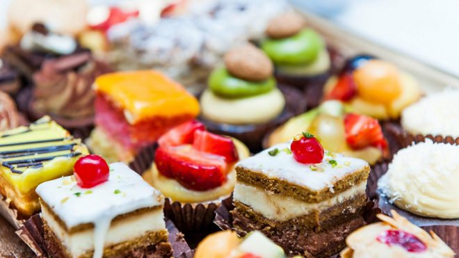 Диетологи рассказали, как преодолеть зависимость от сладостей