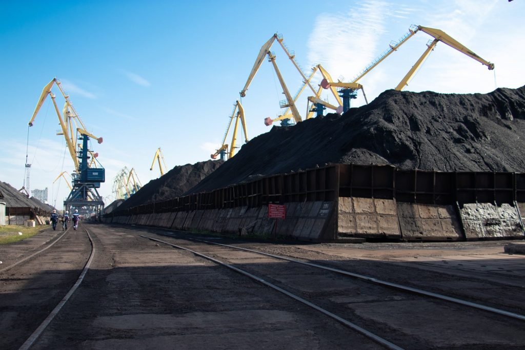 Импортный уголь доставили в Украину и начали отгружать на ТЭС