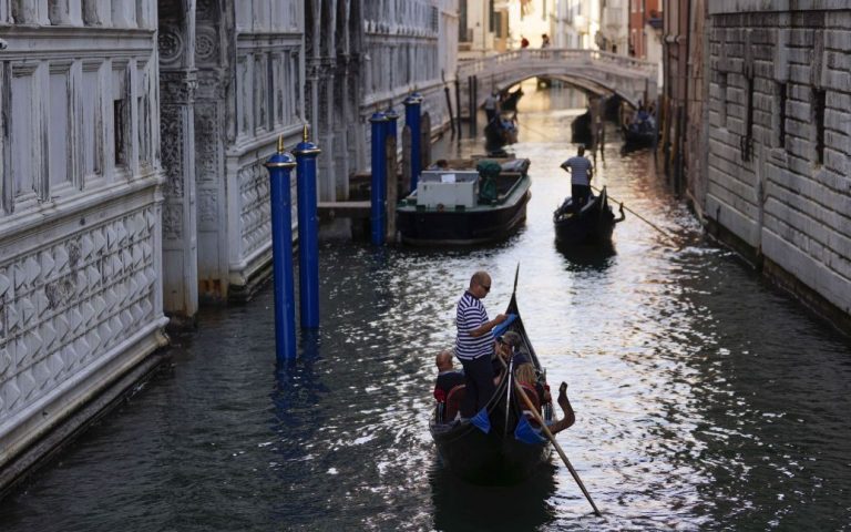 В Венеции протестовали гондольеры: что произошло (ФОТО, ВИДЕО)