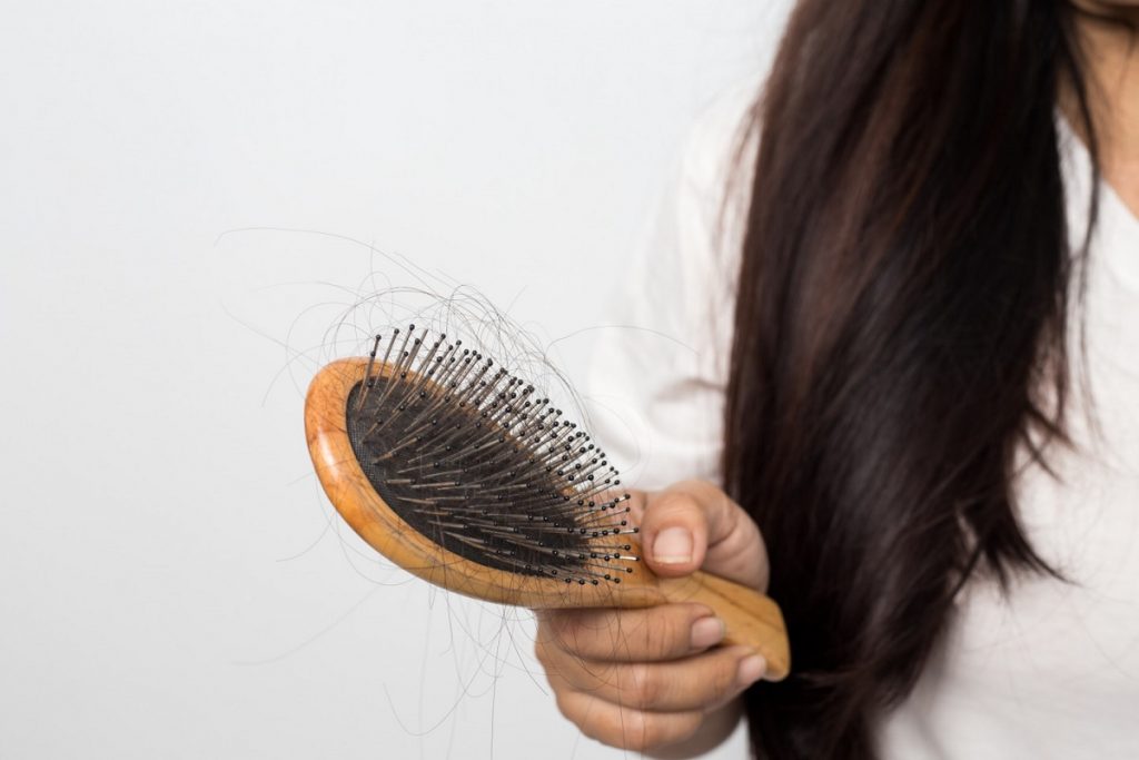 Постковидное выпадение волос: как восстановить цикл роста волос
