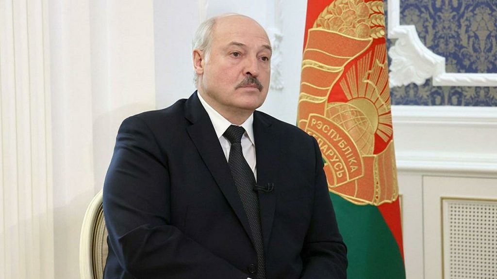 Лукашенко: беженцам в Беларусь контрабандное оружие передавали из Украины