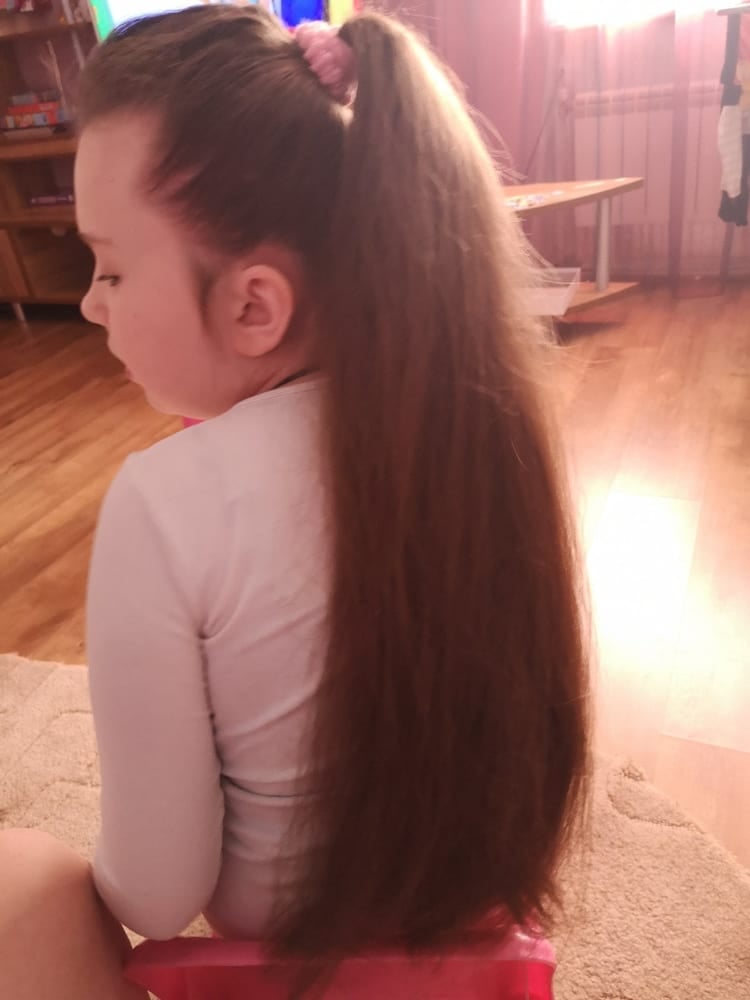 12-летняя никопольчанка пожертвовала свои волосы ради помощи онкобольным детям (ФОТО)