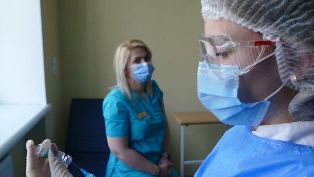 Минздрав: в Украине против COVID-19 привито более 14 миллионов человек