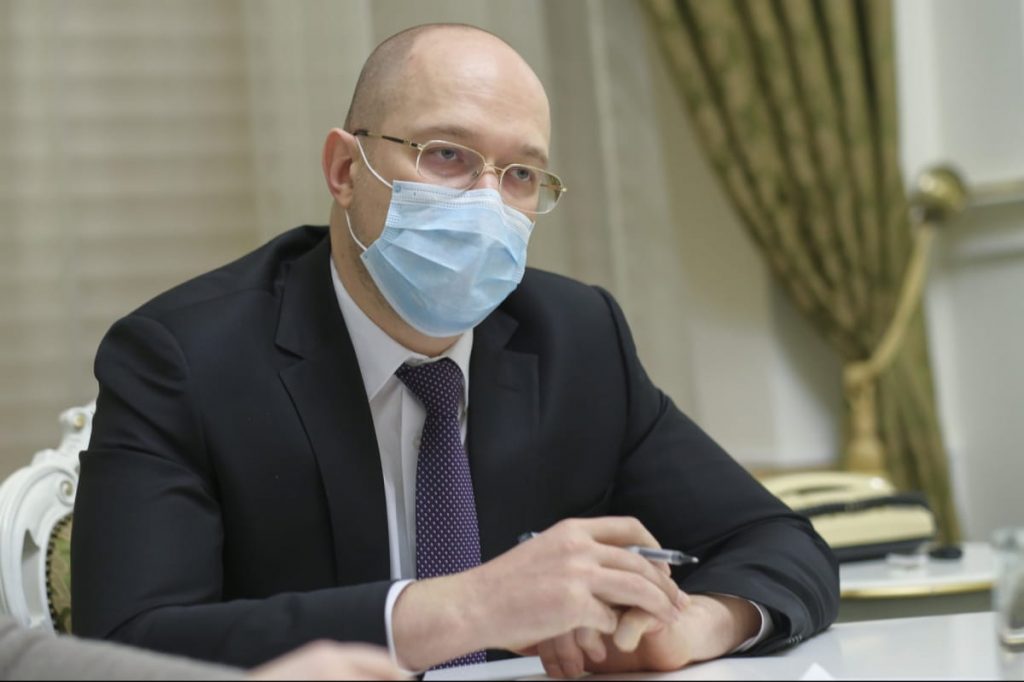 Шмыгаль о COVID-локдауне: украинцы будут носить маски не менее 2 лет