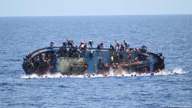 У берегов Греции перевернулась лодка с мигрантами: есть жертвы