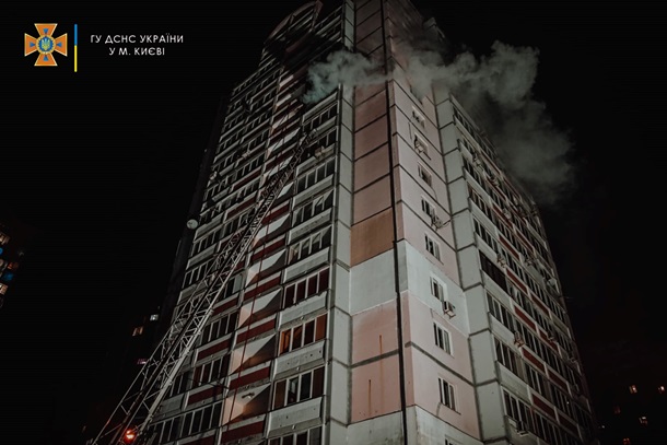 В Киеве загорелся 16-этажный дом (ФОТО, ВИДЕО)
