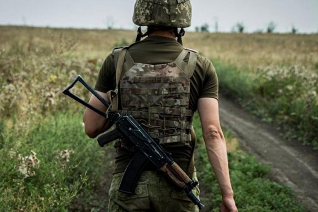 В лесополосе на Днепропетровщине нашли мертвого военнослужащего