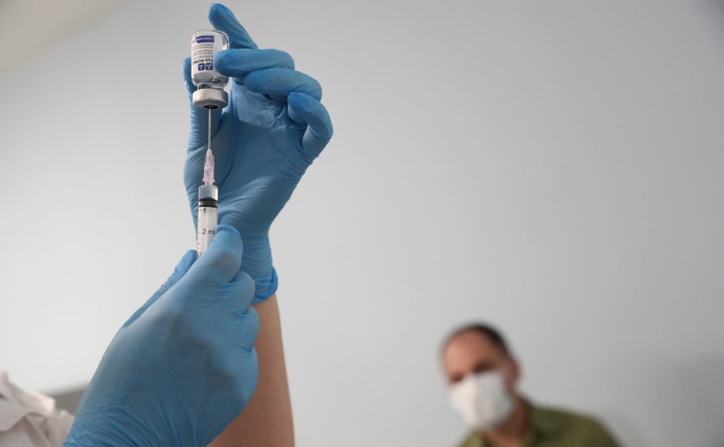 В Украине полностью вакцинированы более 12 миллионов человек