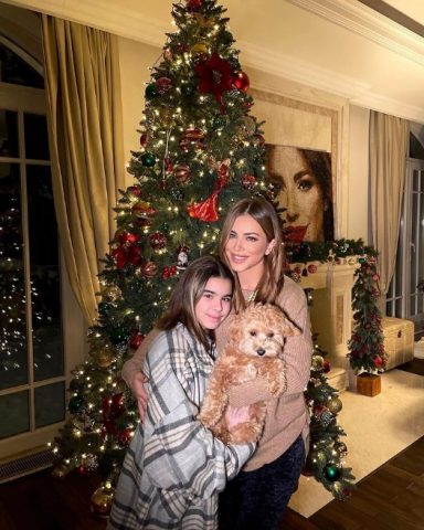 Ани Лорак удивила подписчиков новогодним фото с дочерью (ФОТО)