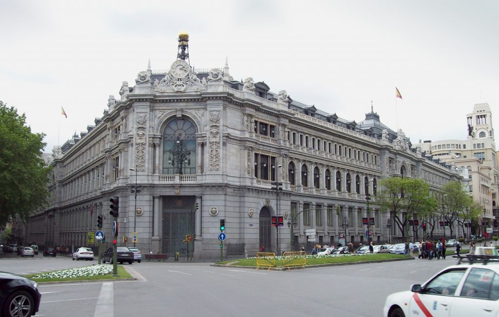Банк в Испании случайно перевел вкладчикам 175 миллионов долларов