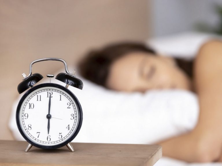 Ученые назвали точное время, когда ложиться спать противопоказано