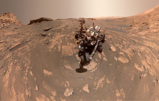 Марсоход Curiosity прислал на Землю новое селфи (ФОТО)