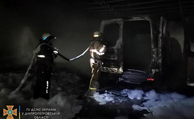 На Днепропетровщине загорелись два автомобиля (ФОТО)