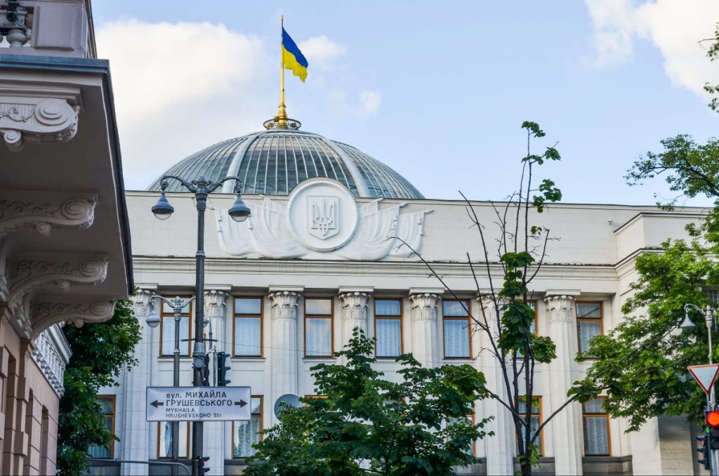 Рада одобрила изменения в закон об электронных декларациях чиновников с правками Зеленского