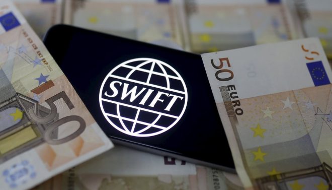 Германия согласилась на отключение России от SWIFT