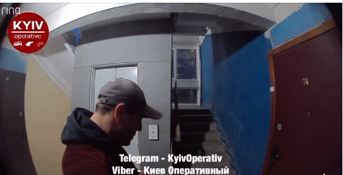 На Печерске в Киеве домушник «инспектировал» подъезд (ВИДЕО)