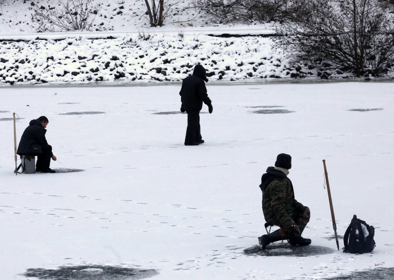 Спасатели учили киевских рыбаков как вести себя на льду