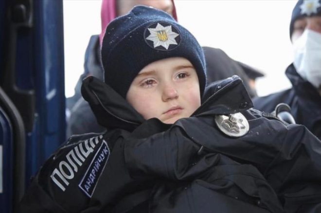 «Теперь у небес свой полицейский»: от рака умер 11-летний патрульный Саша (ФОТО, ВИДЕО)