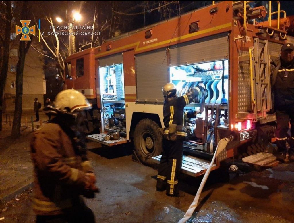 Эвакуировали 15 человек: В Харькове произошел пожар в многоэтажке (ФОТО)