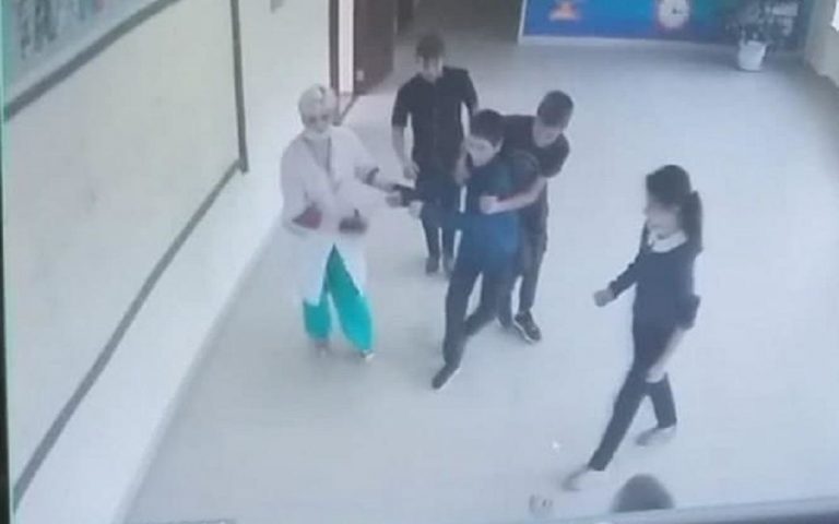 В России медсестра избила школьника за то, что он отказался делать Манту (ФОТО)