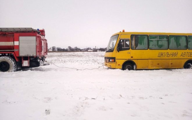 В Тернопольской области школьный автобус съехал в кювет (ФОТО)