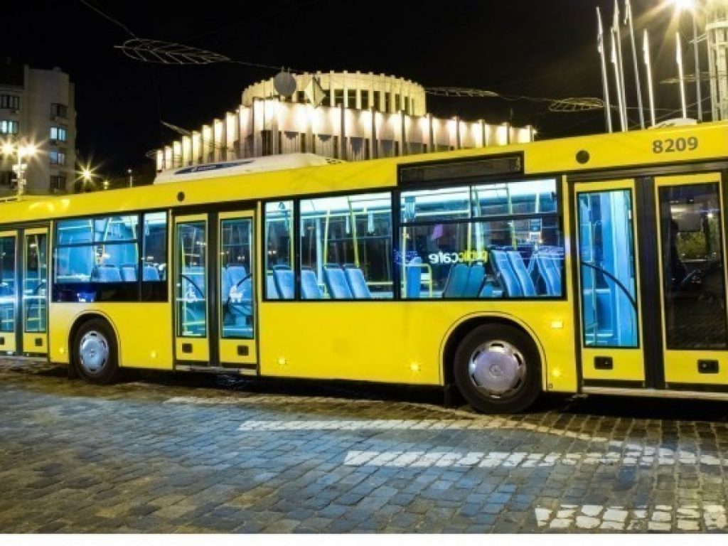 В Киеве в ночь на 8 декабря транспорт будет работать на час дольше