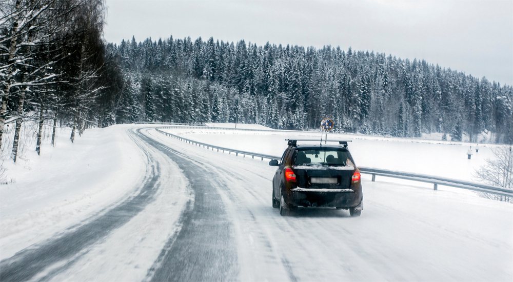 Эксперт назвал правила безопасности вождения авто по зимней дороге