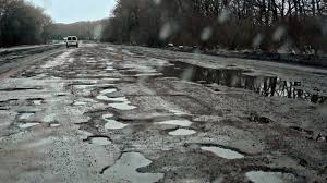 Зеленский подписал закон о дополнительных 19 миллиардах на дороги