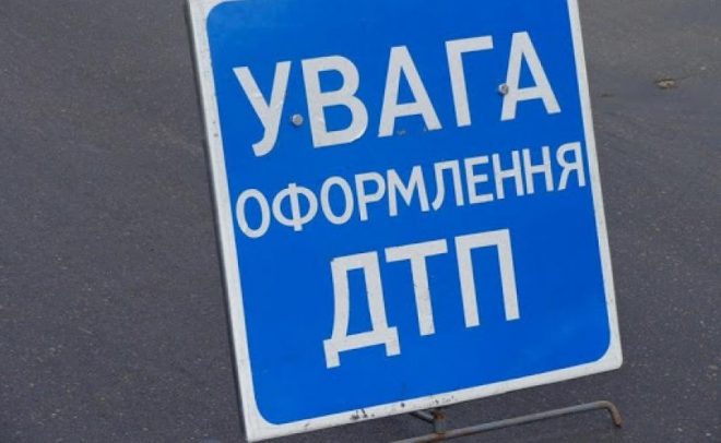 В Киеве Toyota въехала в мусоровоз (ВИДЕО)