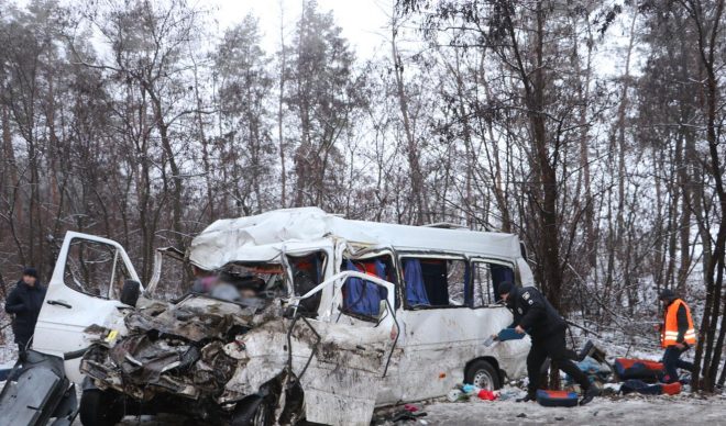 Стало известно, кто погиб в аварии с маршруткой под Черниговом (ВИДЕО)