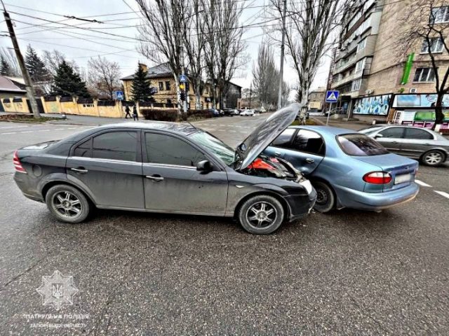 ДТП в центре Запорожья: водитель Daewoo не пропустил Ford (ФОТО)