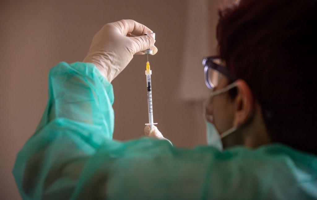 В МОЗ сообщили, сколько украинцев просрочили введение второй дозы вакцины