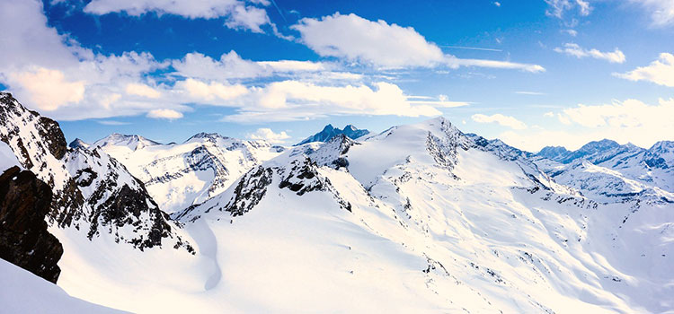 В Австрии погибли трое лыжников во время схода снежной лавины