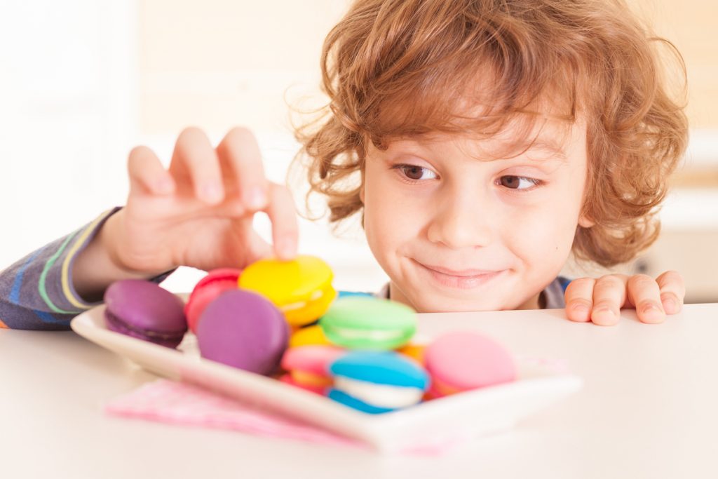 Какие праздничные сладости вызывают у детей аллергию: мнение врача