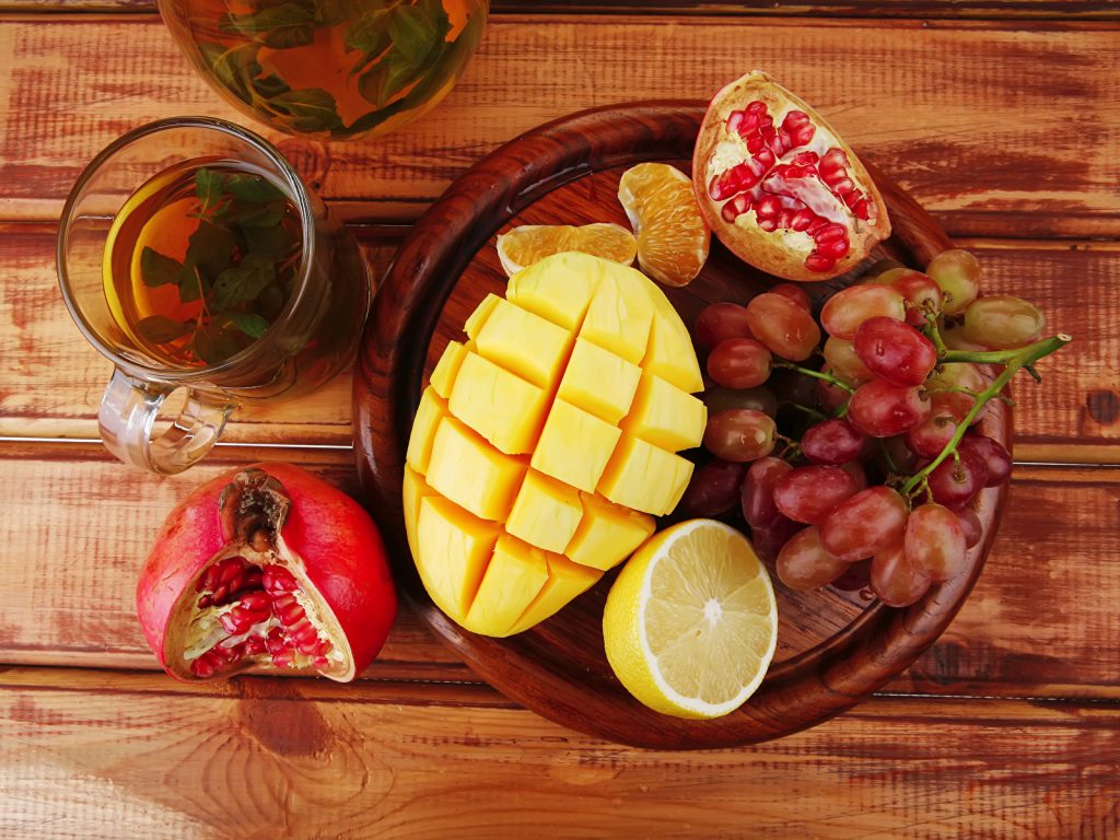 Сладкие и кислые фрукты полезны для укрепления иммунитета &#8212; врач